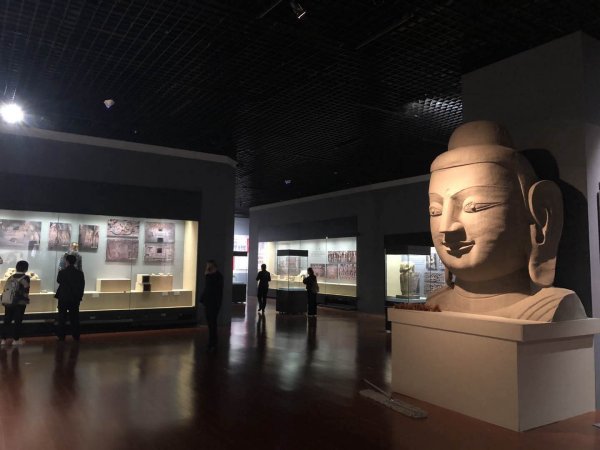 丝路华光——三大石窟艺术展开幕